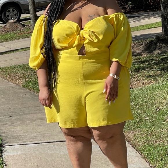 Tie Front Linen Romper - Picture 4 of 4